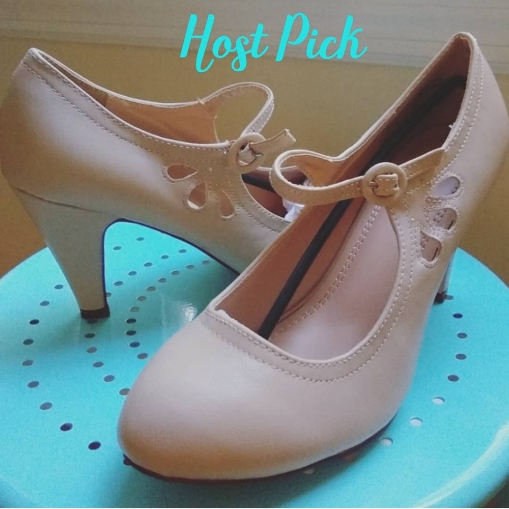 Like New Chase and Chloe Nude Maryjane Pumps